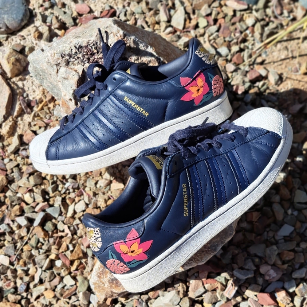 Adidas Flower Print Shoes 🌸🌷🌼